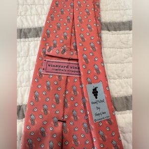 VINEYARD VINES 100% SILK BIRD TIE USED